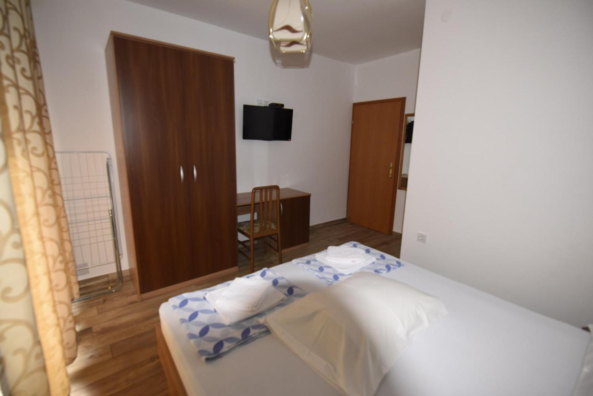 Apartmani Puzek 比比涅 外观 照片