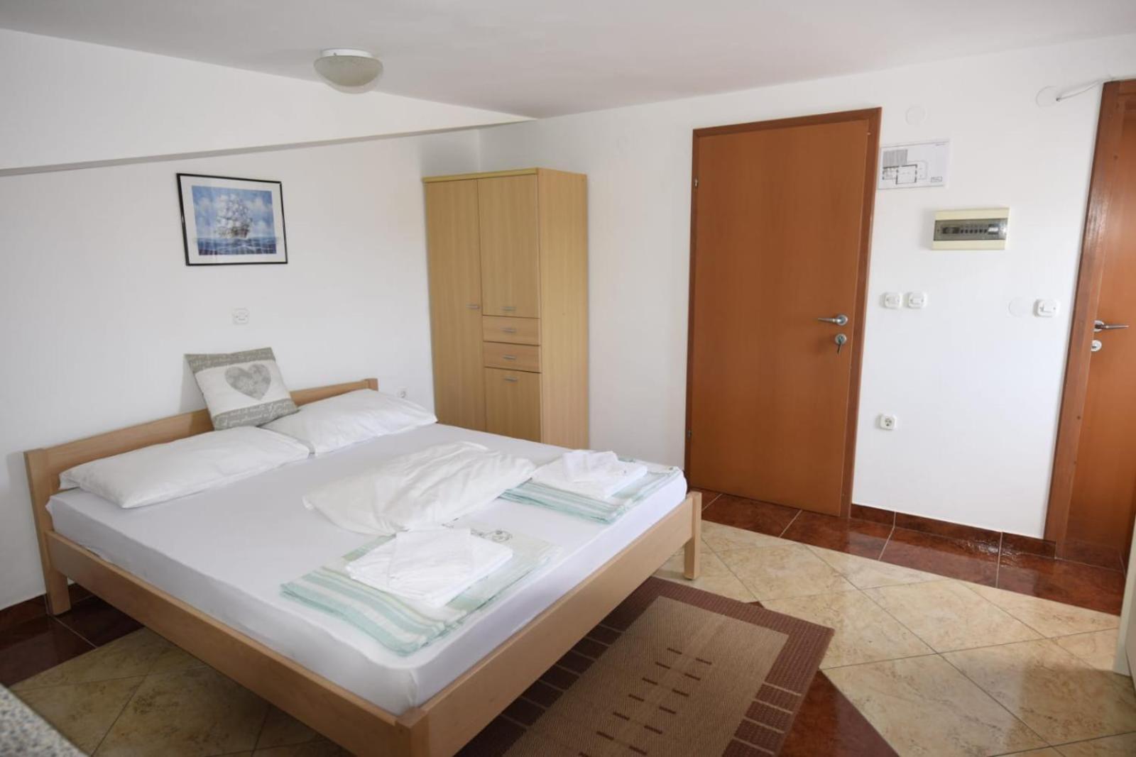 Apartmani Puzek 比比涅 外观 照片