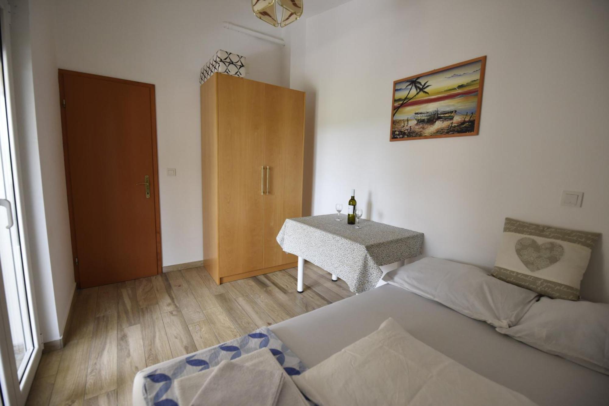 Apartmani Puzek 比比涅 外观 照片