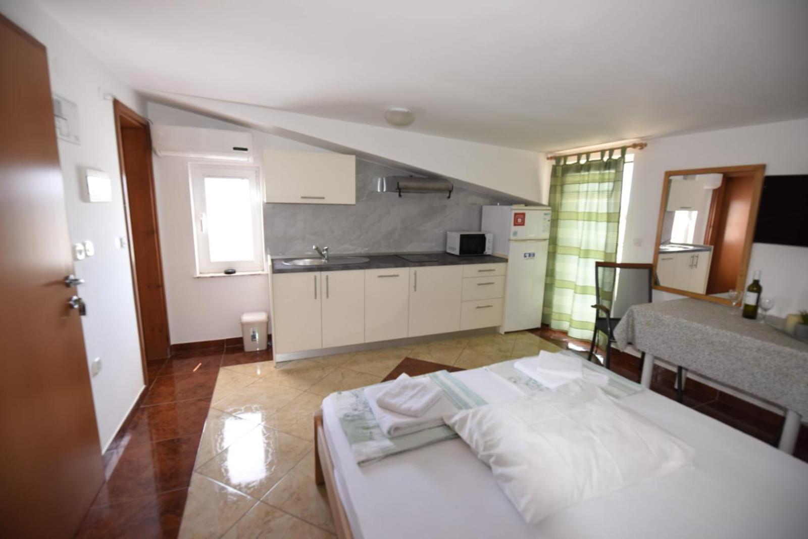 Apartmani Puzek 比比涅 外观 照片