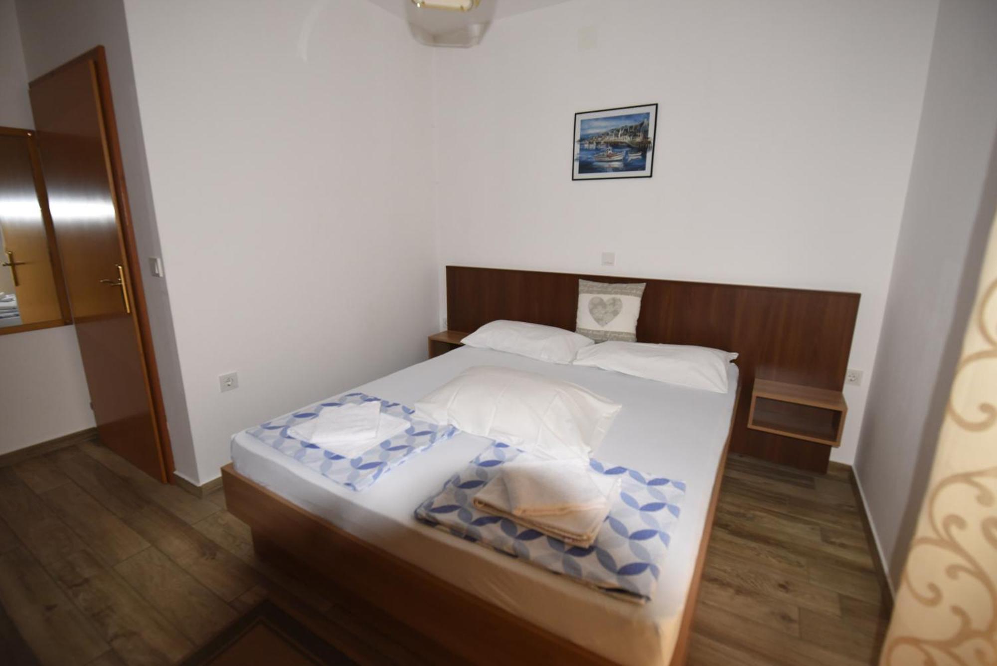 Apartmani Puzek 比比涅 外观 照片