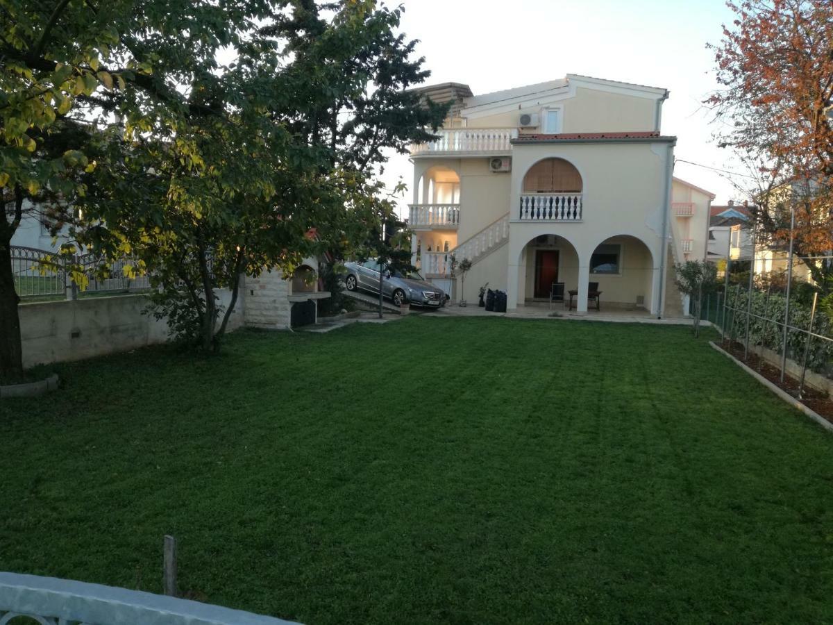 Apartmani Puzek 比比涅 外观 照片